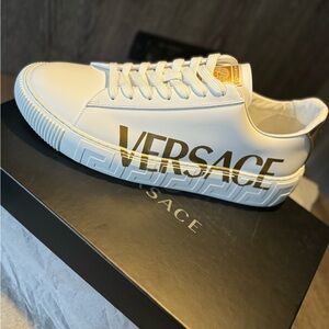 🔥🔥🔥 BRAND NEW WHITE AND GOLD VERSACE SNEAKERS MENS SIZE 11
